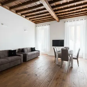 Appartement A World Aparts - 104 Frattina, Rome